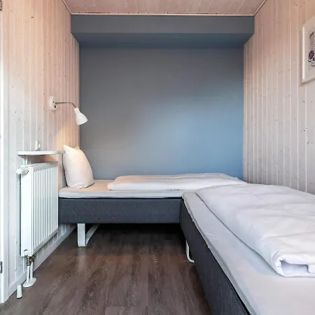 Two-bedroom Holiday In 40 *