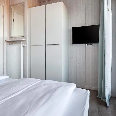 Two-bedroom Holiday In 40